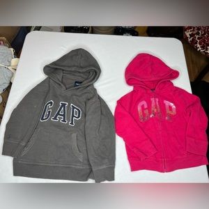 Girls bundle of 2 sweatshirts. Size 4. Pullover and zippered. GAP brand on front